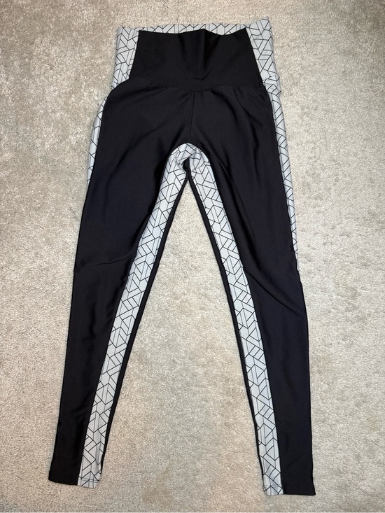 Javascript Side Panel Leva | Pants & Jumpsuits | Leva Black Leggings With White Geometric ...